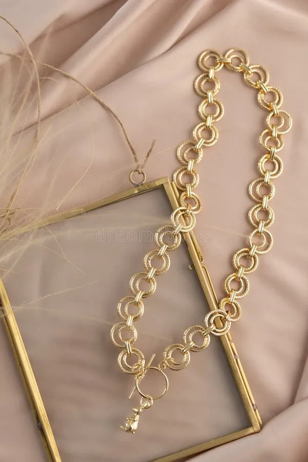 Heirloom Mode: The Young Shoppers Trading Trend Drops for Jewelry With a Past
